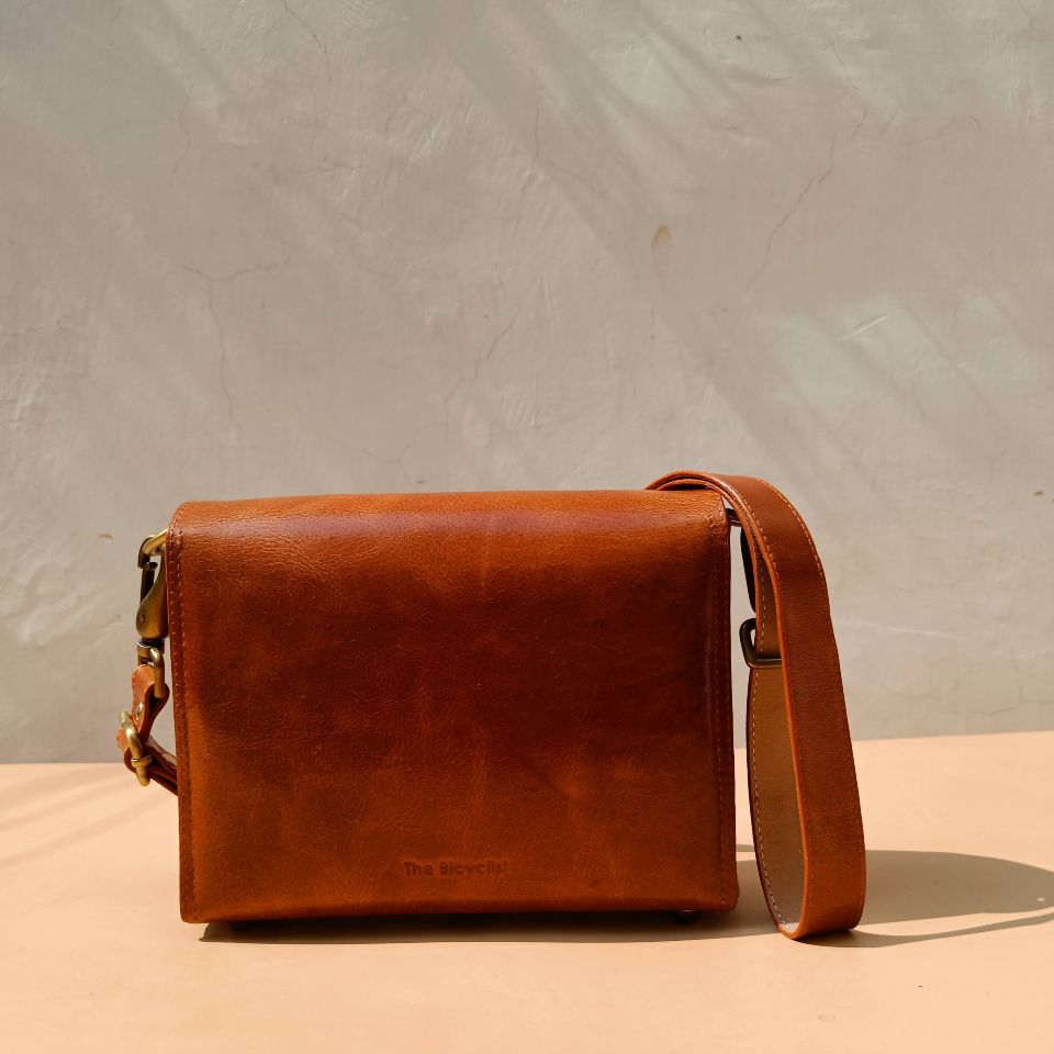 Shop MARC JACOBS Box Bag 2019-20FW Calfskin 2WAY Plain Crossbody Handbags  by Kevin_C | BUYMA