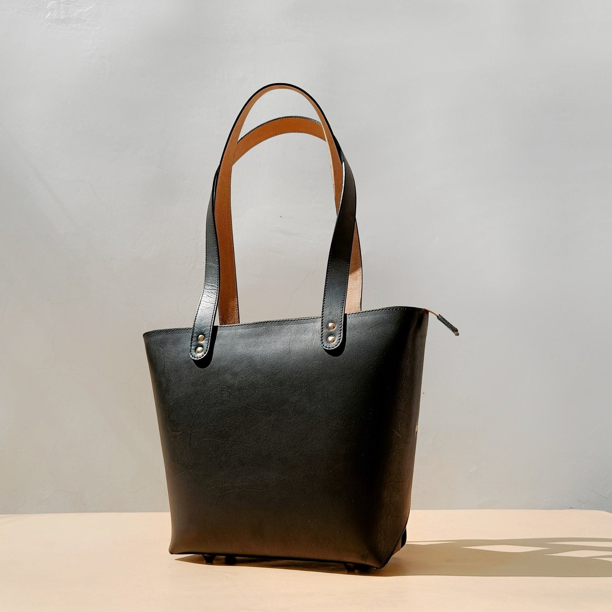 Tote Handbag in White with Zipped Closure: Lilly – Bicyclist: Handmade  Leather Goods